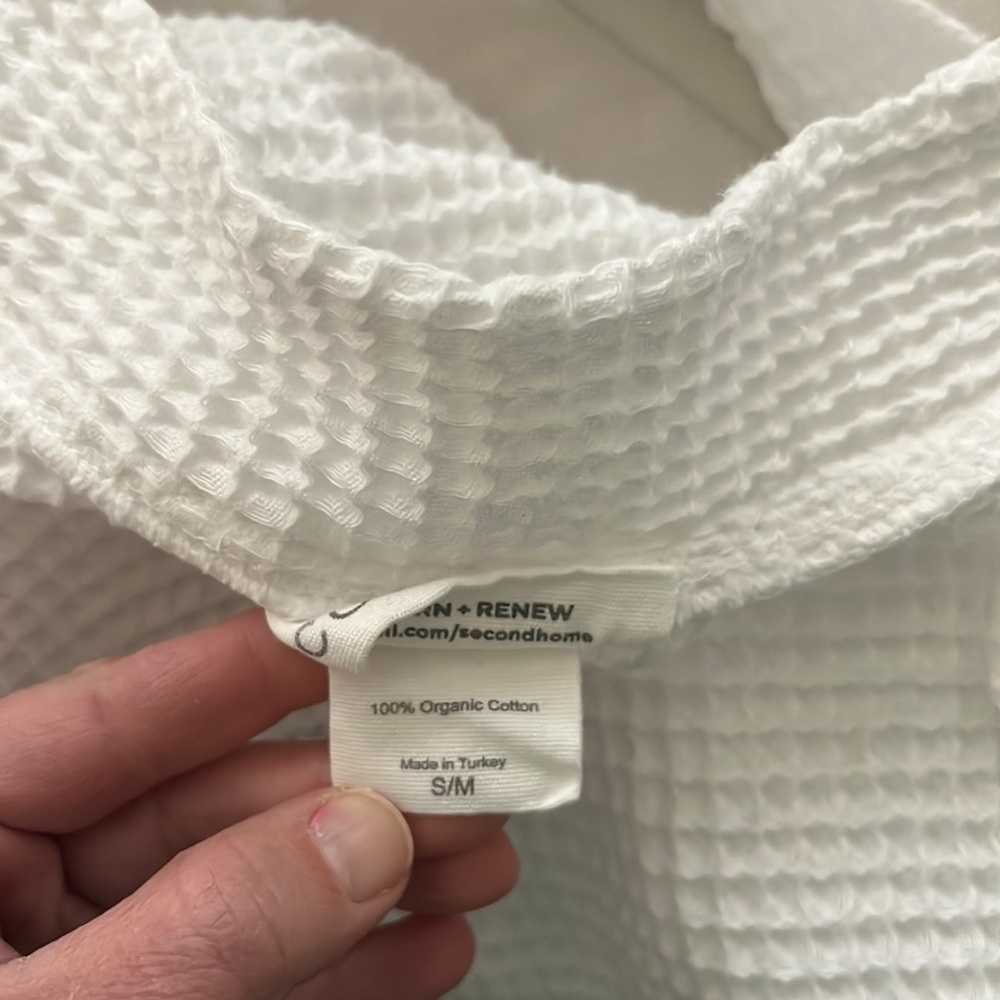 COYUCHI Waffle Robe - White small/medium organic cotton - Picture 11 of 16